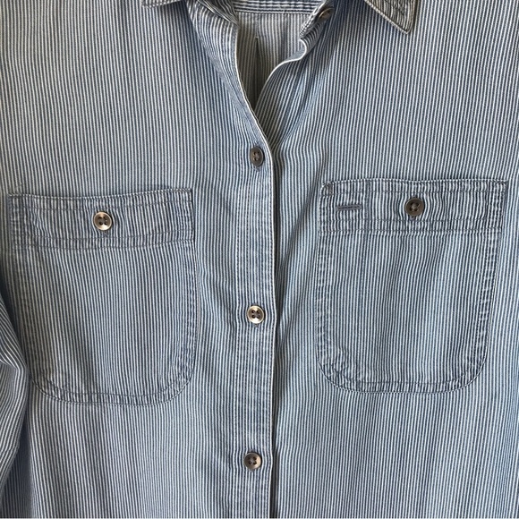 Chaps size M long sleeve button up shirt blue/white small stripe - Picture 4 of 8
